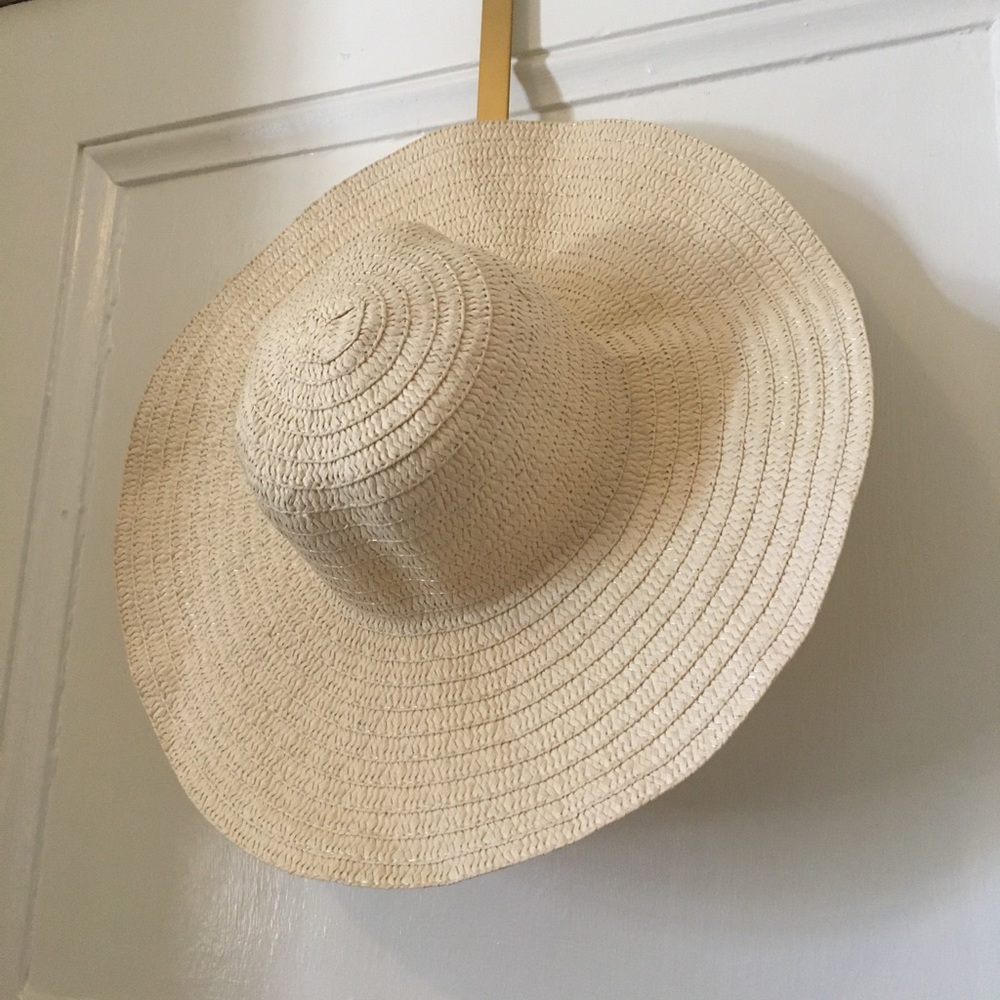 Classic woven hat for beaches in the summer!!